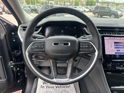 Used 2023 Jeep Grand Cherokee Limited w/ Luxury Tech Group II AWD/4WD image 15