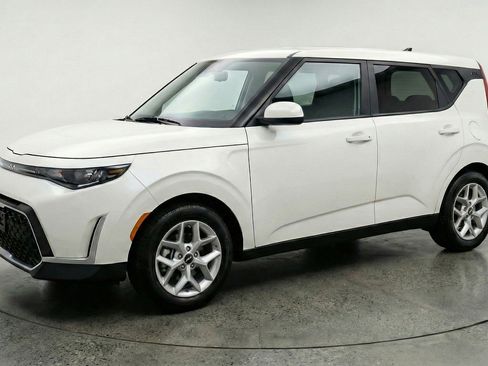 Used 2025 Kia Soul LX w/ LX Technology Package FWD image 3