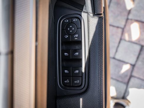 Used 2025 Porsche Cayenne Coupe AWD/4WD image 19