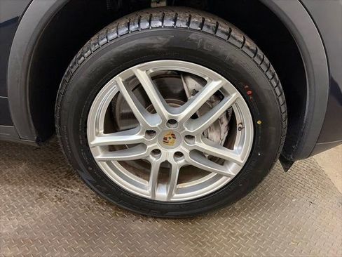 Used 2016 Porsche Cayenne w/ Premium Package image 37