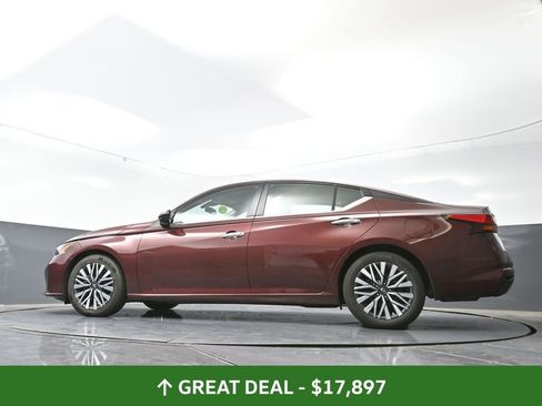 Used 2024 Nissan Altima 2.5 SV image 54