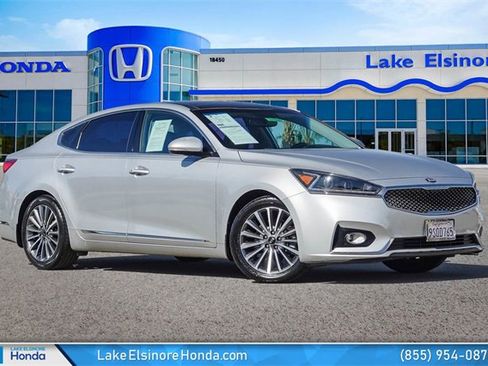 Used 2017 Kia Cadenza Premium w/ Luxury Package image 1