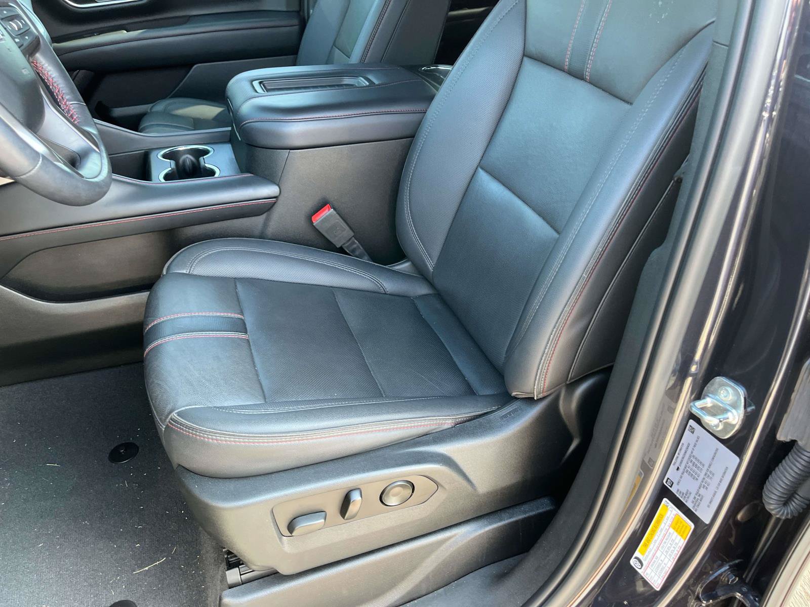 Used 2022 Chevrolet Tahoe RST w/ Luxury Package AWD/4WD image 29