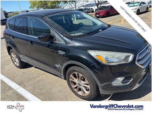 Used 2017 Ford Escape SE AWD/4WD image 2