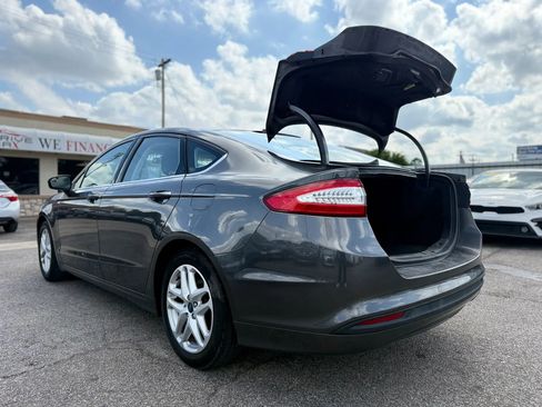 Used 2016 Ford Fusion SE FWD image 8