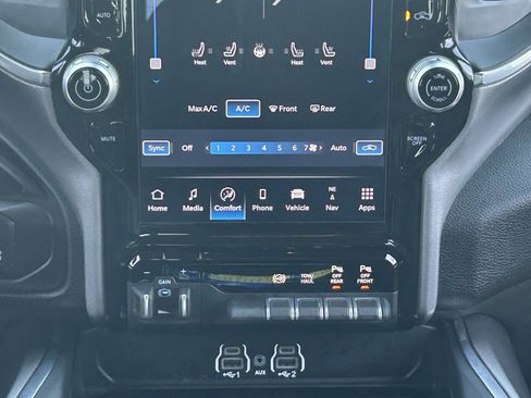 Used 2025 RAM 2500 Laramie AWD/4WD image 20