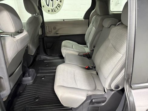 Used 2021 Toyota Sienna LE image 25
