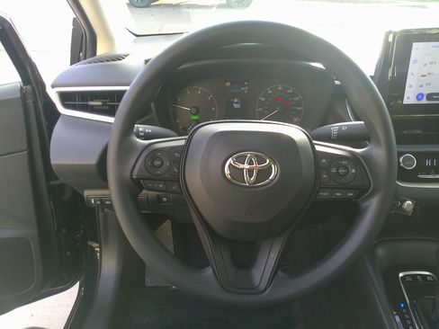 Used 2024 Toyota Corolla LE image 23
