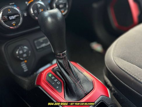 Used 2017 Jeep Renegade Trailhawk AWD/4WD image 17