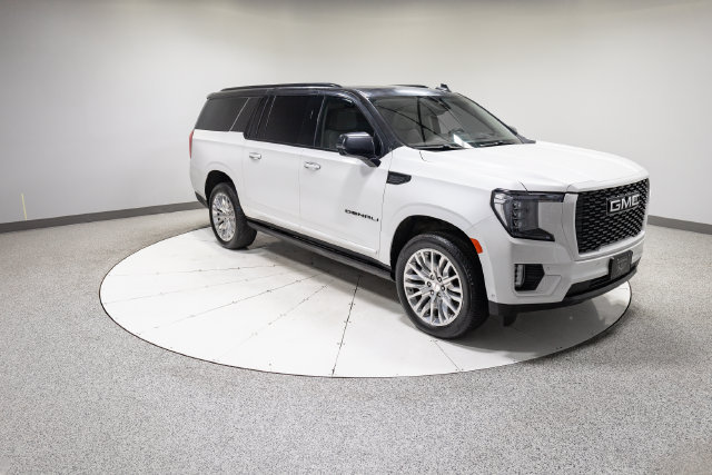 Used 2023 GMC Yukon XL Denali w/ Denali Reserve Package AWD/4WD image 31