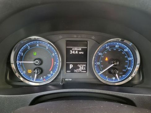 Used 2018 Toyota Corolla LE image 18