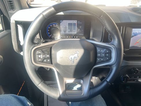 Used 2022 Ford Bronco Badlands image 24