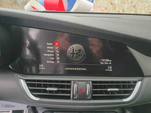 Used 2017 Alfa Romeo Giulia AWD image 19