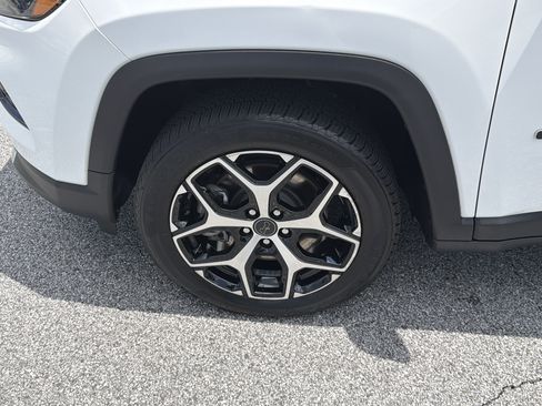 Used 2025 Jeep Compass Limited AWD/4WD image 13