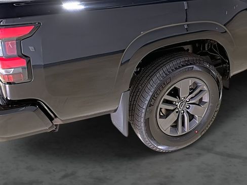 New 2026 Nissan Frontier SV AWD/4WD image 12