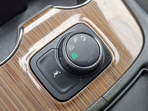 Used 2023 GMC Acadia SLE image 34