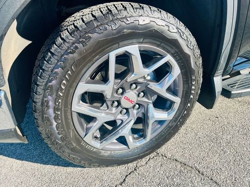 Used 2025 GMC Sierra 1500 SLT w/ SLT Premium Plus Package image 14