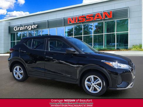 Used 2023 Nissan Kicks S FWD image 1