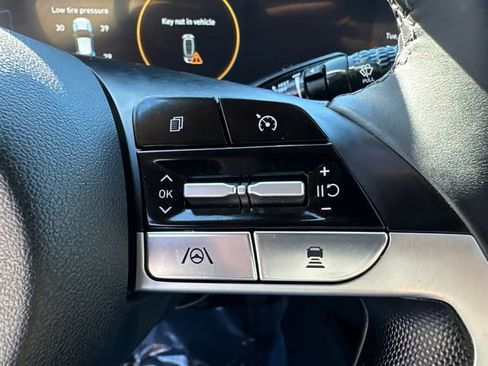 Used 2023 Hyundai Elantra Limited image 31