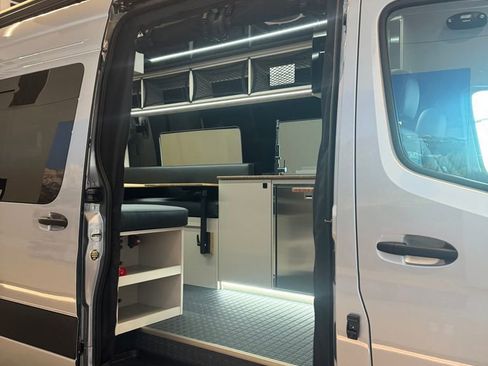 Used 2025 Mercedes-Benz Sprinter 2500 image 10