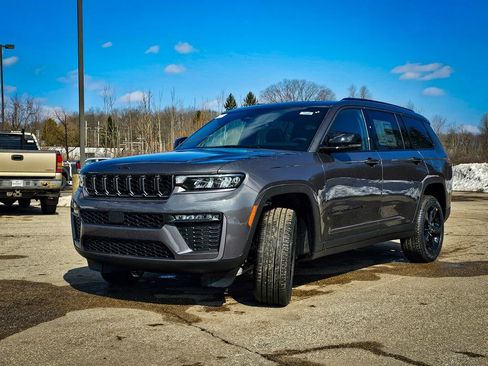 New 2026 Jeep Grand Cherokee L Limited w/ Limited Altitude Package AWD/4WD image 7
