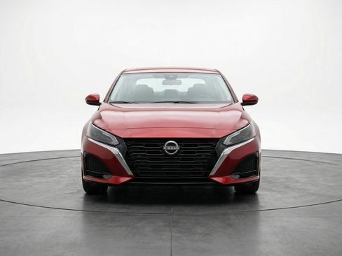 Used 2025 Nissan Altima 2.5 SV image 2