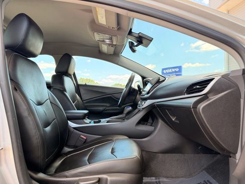 Used 2017 Chevrolet Volt LT w/ Comfort Package FWD image 23