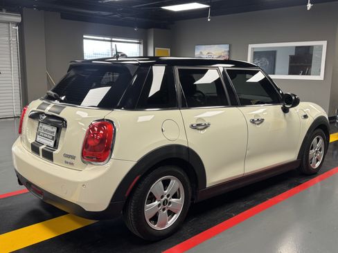 Used 2016 MINI Cooper 4-Door Hardtop FWD image 9