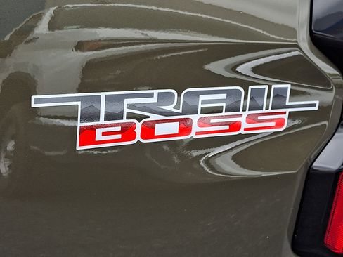 Certified 2024 Chevrolet Colorado Trail Boss w/ Technology Package AWD/4WD image 29