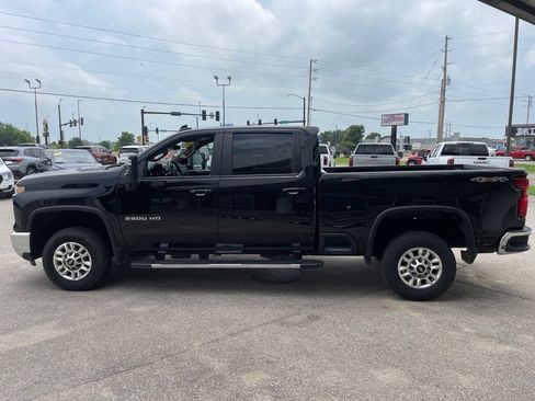Used 2025 Chevrolet Silverado 2500 LT w/ Convenience Package AWD/4WD image 6