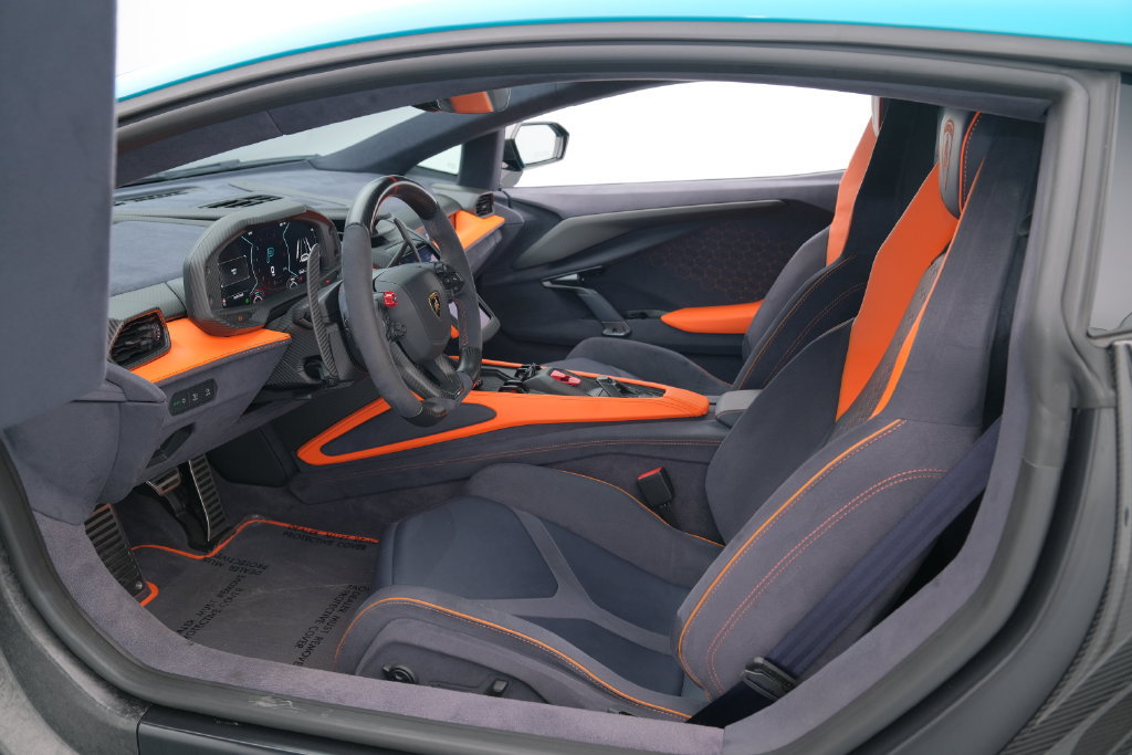 Used 2024 Lamborghini Revuelto AWD/4WD image 8