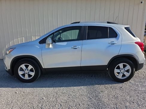 Used 2019 Chevrolet Trax LT w/ LT Convenience Package FWD image 9