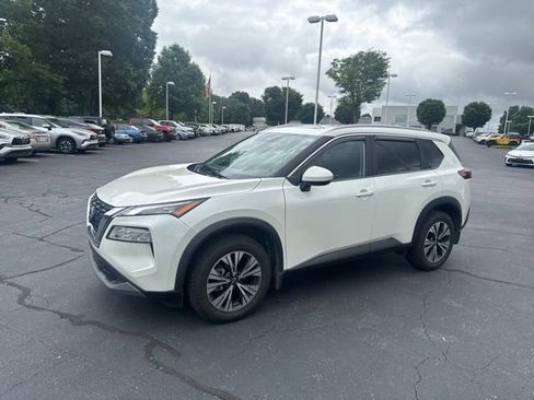 Used 2023 Nissan Rogue SV w/ SV Premium B Package FWD image 4