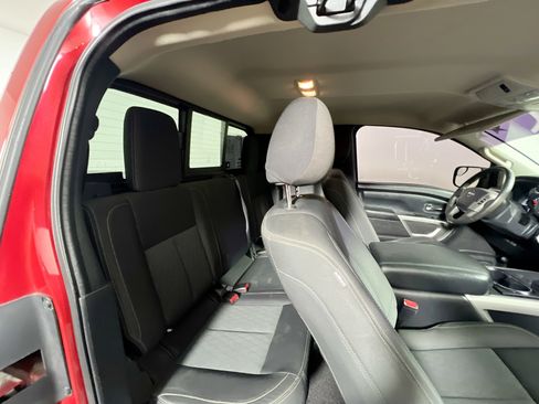 Used 2018 Nissan Titan SV w/ SV Convenience Package image 33