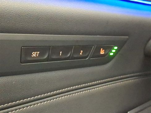 Used 2021 BMW M550i xDrive w/ Dynamic Handling Package image 25