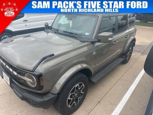 Used 2025 Ford Bronco Outer Banks AWD/4WD image 1