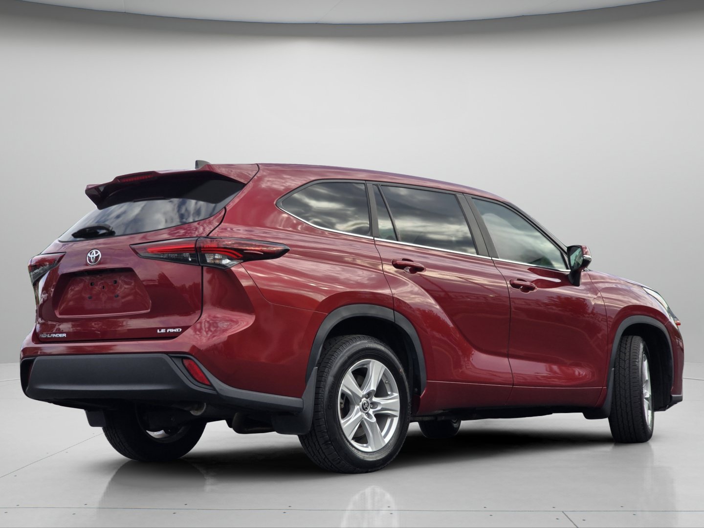 Used 2024 Toyota Highlander LE AWD/4WD image 20