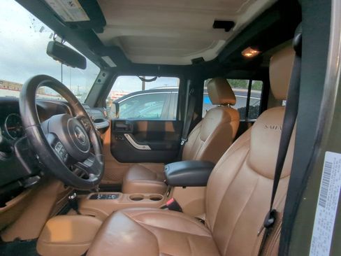 Used 2016 Jeep Wrangler Unlimited Sahara w/ Connectivity Group AWD/4WD image 6