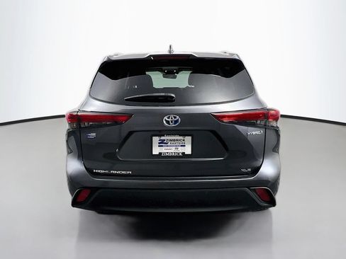 Used 2021 Toyota Highlander XLE AWD/4WD image 6