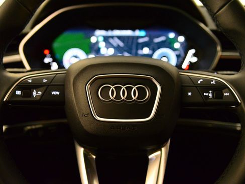 Certified 2025 Audi Q3 2.0T Premium Plus w/ Premium Plus Package image 13