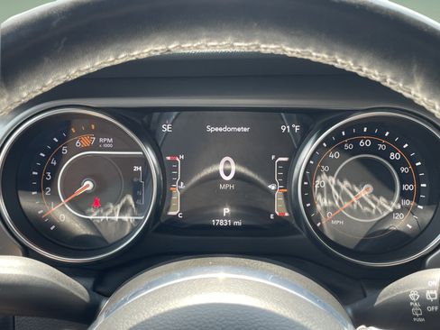 Used 2023 Jeep Wrangler Unlimited Rubicon w/ LED Lighting Group AWD/4WD image 17