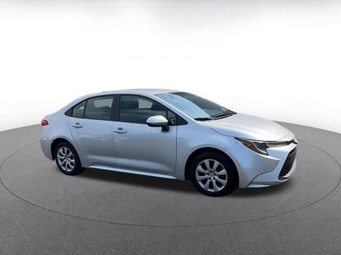 Used 2025 Toyota Corolla LE image 2