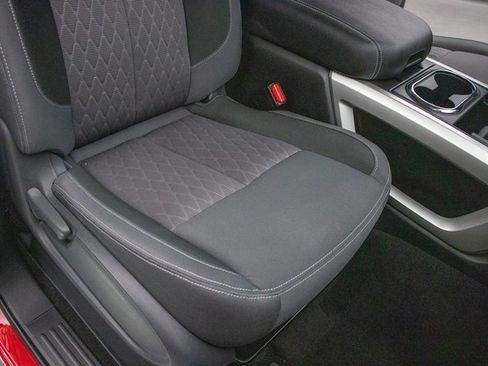 Used 2024 Nissan Titan SV w/ SV Convenience Package image 18