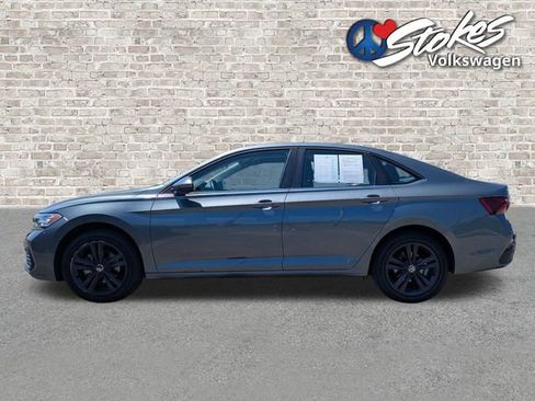 Certified 2024 Volkswagen Jetta SE w/ Panoramic Sunroof Package FWD image 7