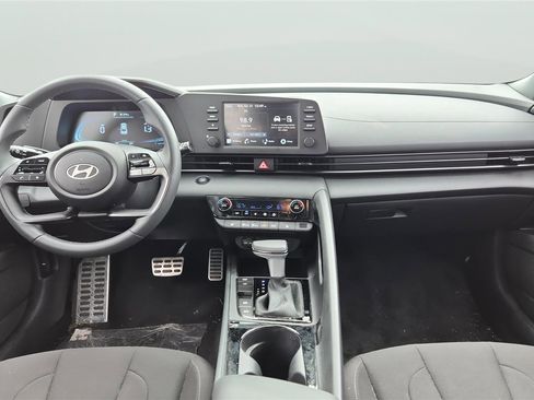 Used 2026 Hyundai Elantra SEL Sport FWD image 12