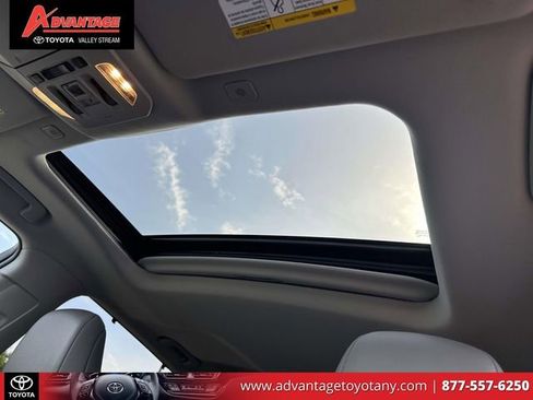 Used 2023 Toyota Highlander XLE AWD/4WD image 25