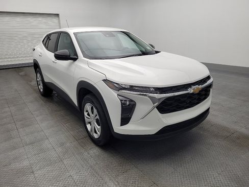 Used 2025 Chevrolet Trax LS FWD image 13