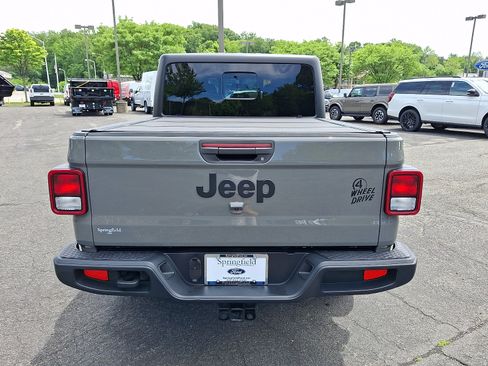 Used 2023 Jeep Gladiator Sport AWD/4WD image 5