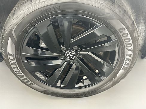 Used 2023 Volkswagen Atlas Cross Sport SE w/ Black Wheel Package FWD image 11