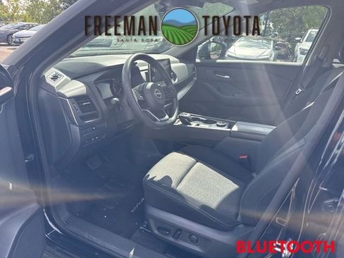 Used 2024 Nissan Rogue SV AWD/4WD image 7